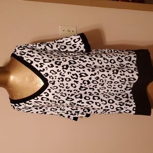 Ladies Short sleeve Snow Lepard sweater